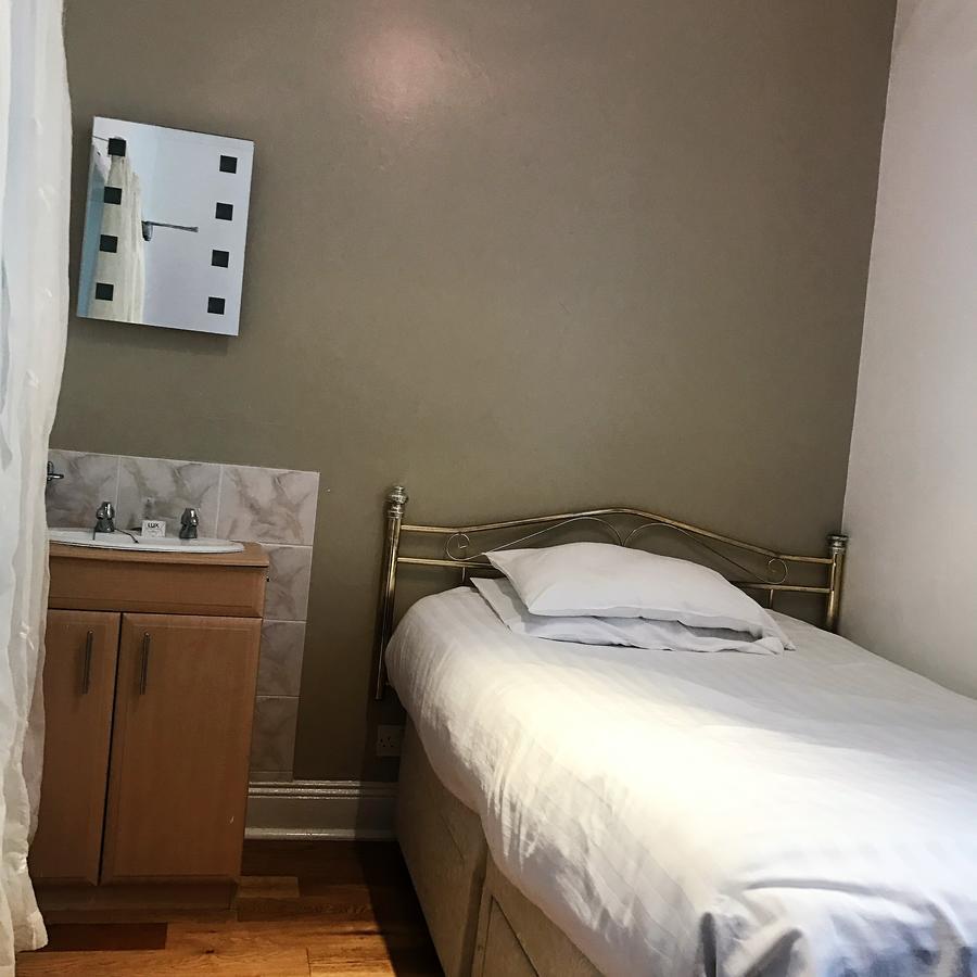 The New Clifton House Hotel Newcastle upon Tyne Room photo